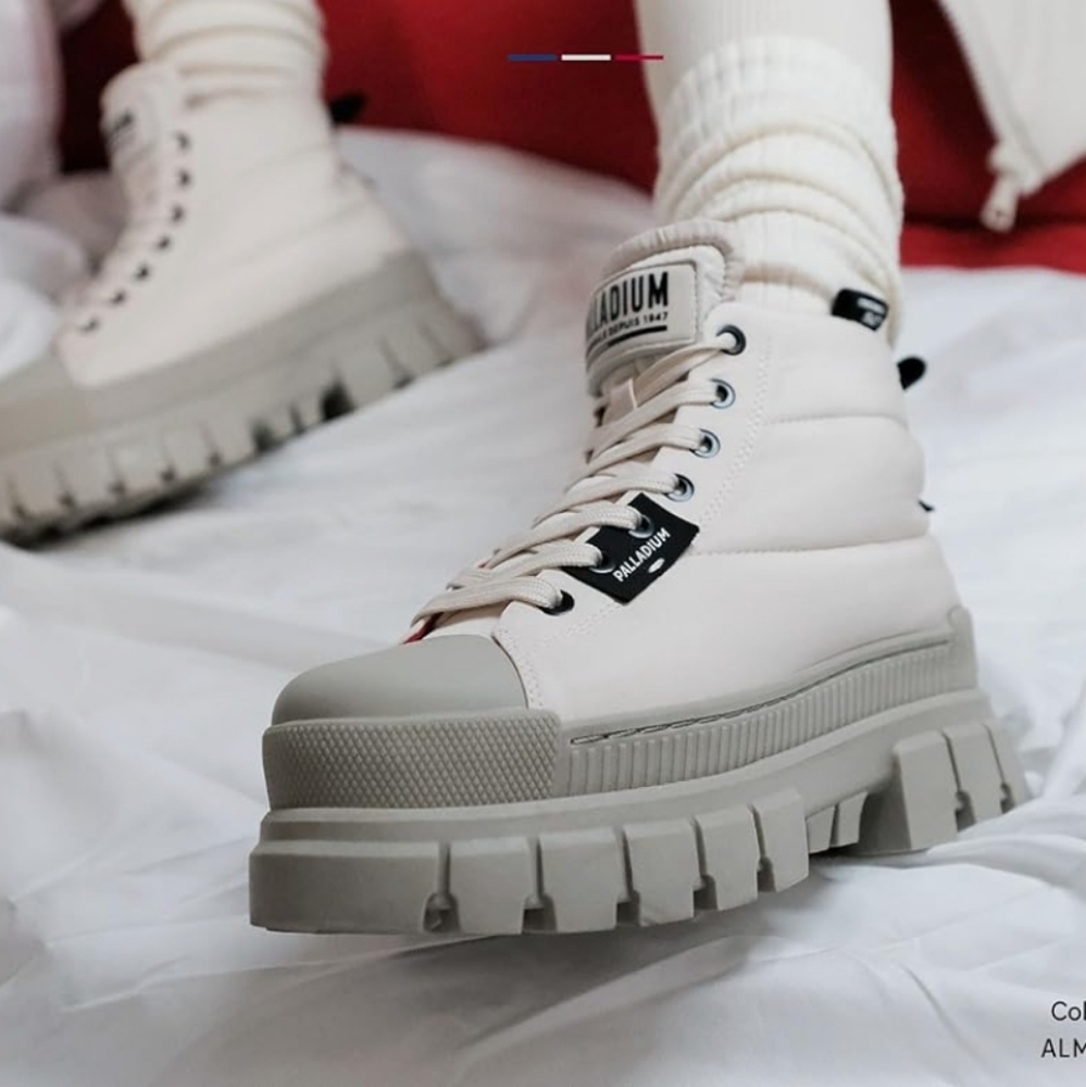Palladium Women's Winter Boot Revolt Overcush